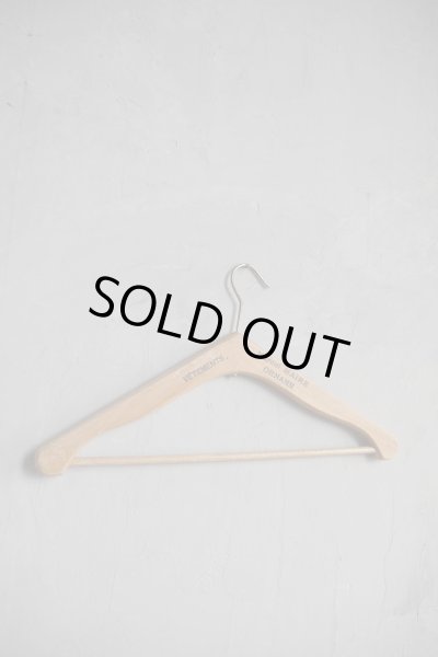画像1: アンティーク　VETEMENTS　ウッドハンガー　B (1)