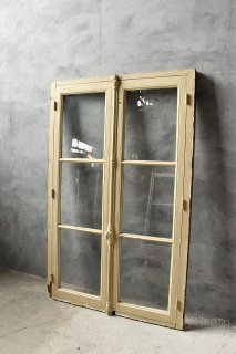 アンティーク　建具　窓枠　ガラス板つき アンティーク建具 レトロな空間作りにおすすめなガラス窓1枚