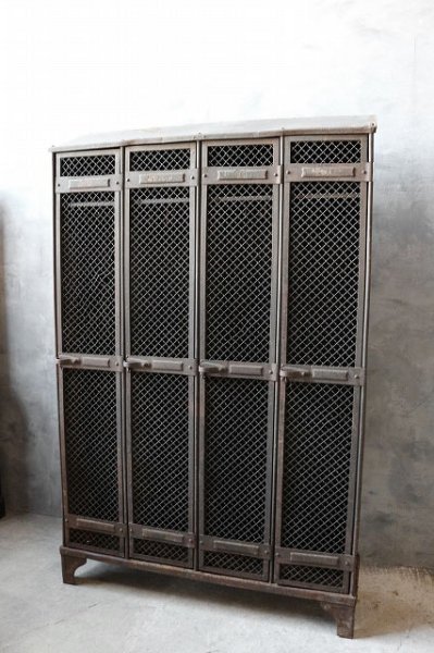 画像1: アンティーク　4連メタル製ロッカー (1)